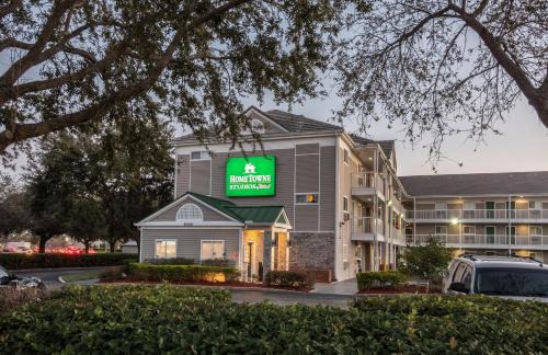 Orlando Hotel | HomeTowne Studios by Red Roof Orlando South