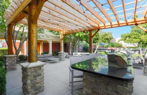 Ellendale Hotel | Homewood Suites by Hilton Southwind - Hacks Cross