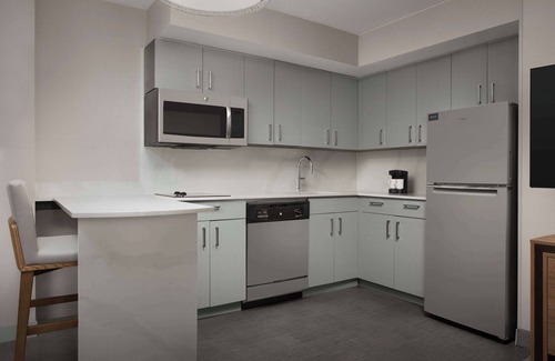 Baileys Crossroads Hotel | Homewood Suites by Hilton Alexandria / Pentagon South