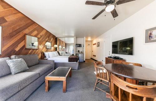Truckee Haus | Homey 1st Floor Studio #135 at Donner Lake Village