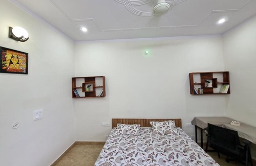 Bullawala Haus | HOmTEL-1Bedroom Home Stay by Pushpanjali QLH
