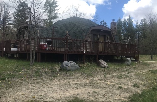 Lewiston Haus | Honey dome Hideout Unique cabin sitting on 5 acres in northern Michigan