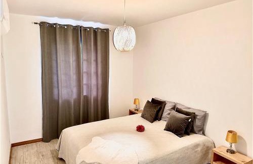 Santo da Serra Haus | Honey Factory House