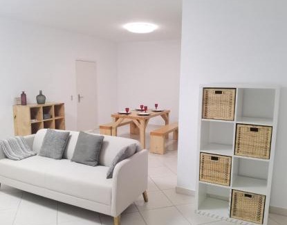 Santo da Serra Haus | Honey Factory House