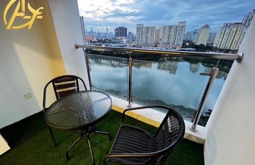Danau Kota Wohnung | Honeymoon Suite by A Legacy Group Hotel - KLCC Lake View