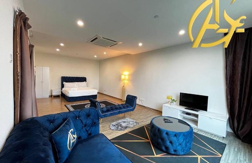 Danau Kota Wohnung | Honeymoon Suite by A Legacy Group Hotel - KLCC Lake View