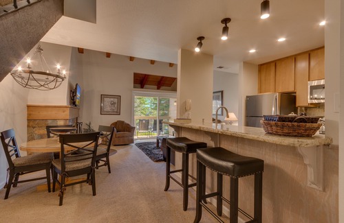 Carnelian Woods Haus | Flitterwochen: 1 BR, 1. 5 BA Stadthaus in Carnelian Bay, 4 Personen