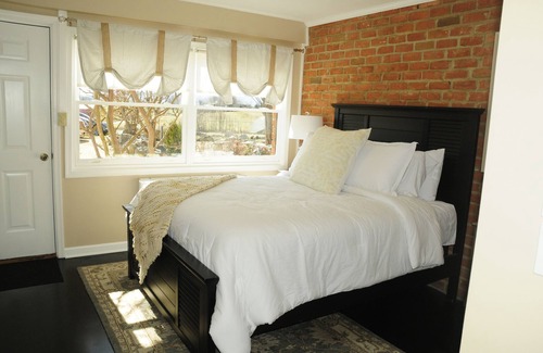 Waynesboro Haus | Honeysuckle Ridge, Safe & Immaculate