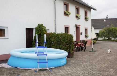 Hontheim Haus | Hontheim Farmhouse Retreat, cleaning included