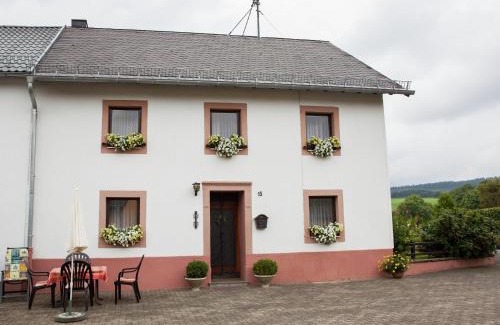 Hontheim Haus | Hontheim Farmhouse Retreat, cleaning included