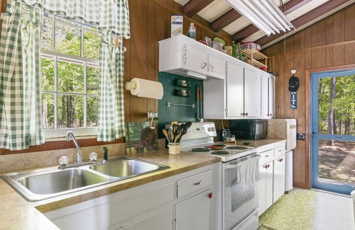 Pleasure Point Haus | Hooked on a Feeling- 2Br Lake Cabin, 2BR Lake Cabin