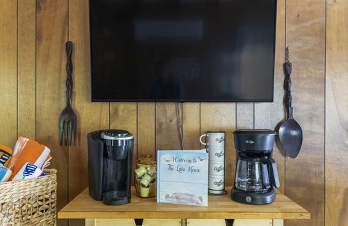 Pleasure Point Haus | Hooked on a Feeling- 2Br Lake Cabin, 2BR Lake Cabin