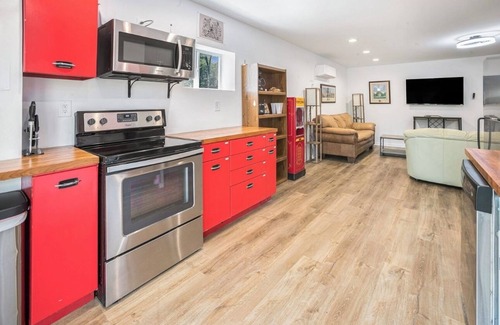 McCalla Haus | Hoops Haven 5-bedroom house in lovely McCalla