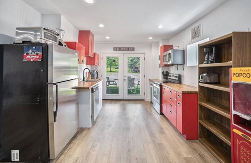 McCalla Haus | Hoops Haven 5-bedroom house in lovely McCalla