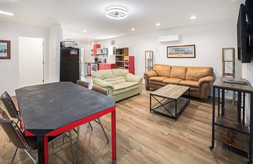 McCalla Haus | Hoops Haven 5-bedroom house in lovely McCalla