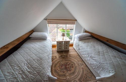 Moreton Haus | Hop Cottage Coddington Vineyard