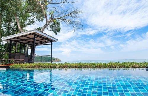 Siray Villa | HOP VON POOL BIS ZUM MEER IN PHUKET