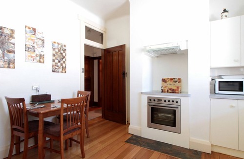 Moonah Haus | Hopkins on Charles - Einkaufszentrum, Restaurants