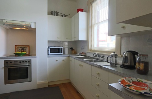 Moonah Haus | Hopkins on Charles - Einkaufszentrum, Restaurants