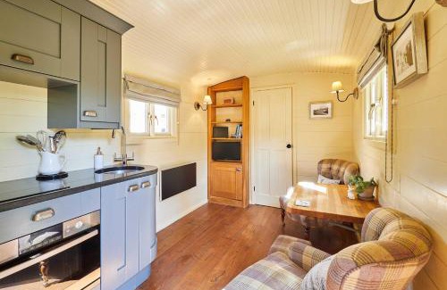 Akeld Haus | Host & Stay - Guards Van