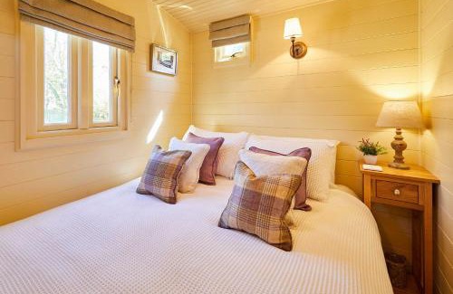 Akeld Haus | Host & Stay - Guards Van