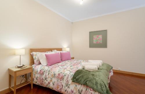 Santa Marinha Wohnung | Host Wise - Anna Flats
