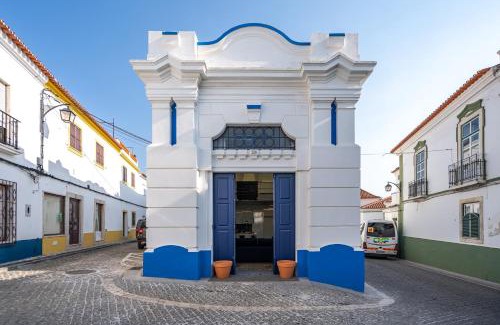 Evora Haus | Host Wise - Elegant Loft with Historic Charm & Terrace