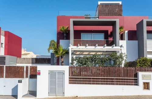 Ferragudo Haus | Host Wise - Luxurious House with Private Salt Pool