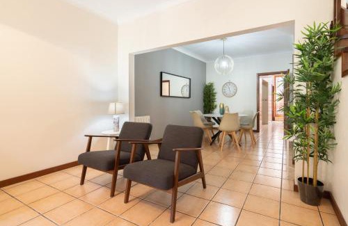 Bonfim Haus | Host Wise - Spacious Duplex House - Jacuzzi & Terrace