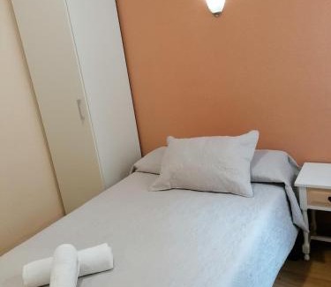 Casas Baratas Haus | Hostal Hernan Cortes