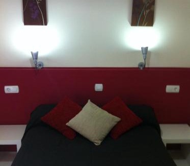 Los Fratres Haus | Hostal Neptuno