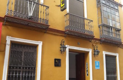 Encarnacion-Regina Haus | Hostal Trajano