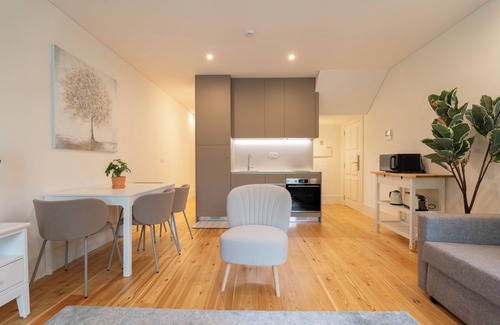 Guimaraes Wohnung | HostWise - Central Apts Near Guimarães Sites
