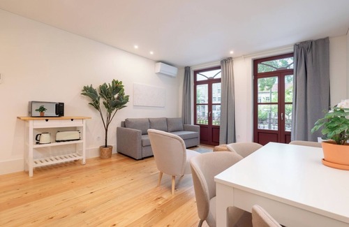 Guimaraes Wohnung | HostWise - Central Apts Near Guimarães Sites