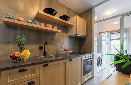 Leixões Wohnung | HostWise – Modern Flat w/Terrace | Near the Beach