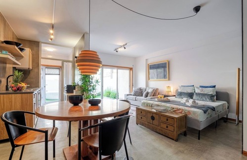 Leixões Wohnung | HostWise – Modern Flat w/Terrace | Near the Beach