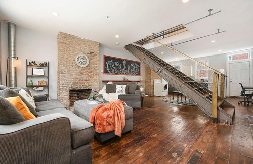 East Allegheny Haus | HostWise Stays - The "Row" House - Beautiful Space, Two King Beds