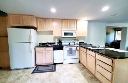 Jones Mills Haus | Hot Springs Nature Getaway Lake House on Lake Catherine