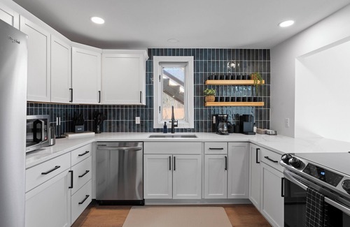 South Bend Haus | Hot Tub | 5 min to ND | Coffee Bar | Pool Table |