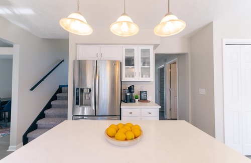 Granger Haus | *Hot Tub and Pool*2860ft²*King Bed*65" TV*1000Mbps