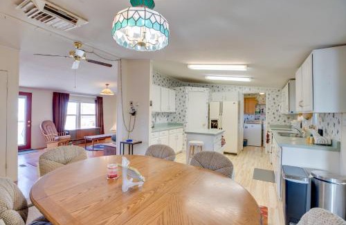 Montrose Haus | Hot Tub and Screened Porch Getaway in Montrose!