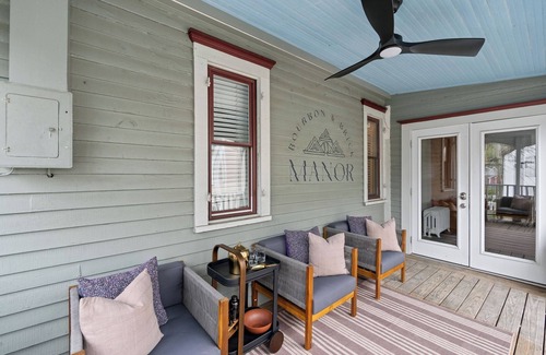 Frankfort Haus | HOT TUB ~Bourbon Duplex ~ 5mins to Buffalo Trace / Walking distance to downtown