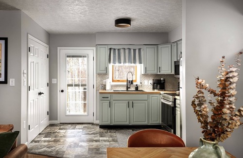 Shenandoah Kabine | Hot tub, fire pit, grill, dogs OK, Massanutten, National Park, Luray caverns