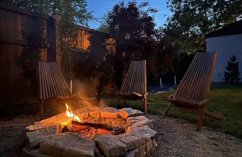 Weinland Park Haus | Hot Tub, Firepit, Cornhole, Foosball, King Beds, 2-car Garage, Walkable