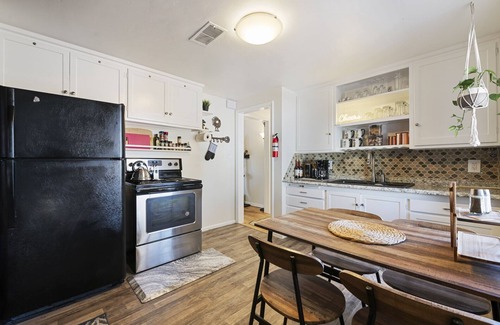 Glendale Haus | Relaxing Getaway w/ Hot Tub, BBQ, & Firepit Near Airport, Ski Resorts, & Downtwn