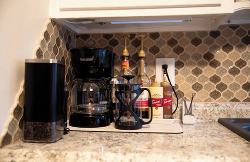 Glendale Haus | Relaxing Getaway w/ Hot Tub, BBQ, & Firepit Near Airport, Ski Resorts, & Downtwn