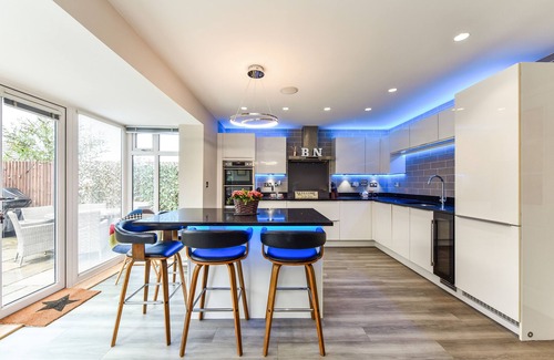 Clanfield Haus | Hot Tub House in the South Downs