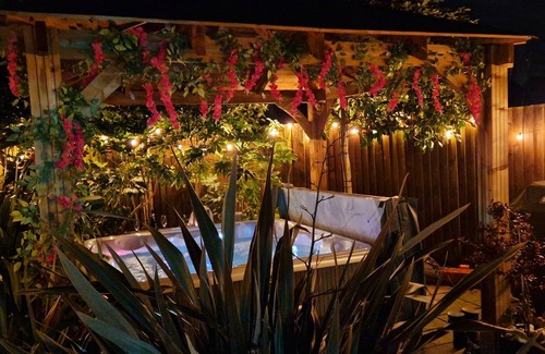 Clanfield Haus | Hot Tub House in the South Downs