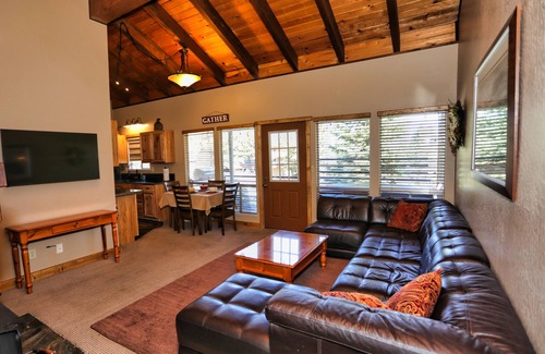 Tahoe Village Skihütte | SÜDSEE TAHOE-PRIVATE HOT TUB-BBQ-POOL-KAYAK & Sommerspaß