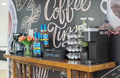 East Hemet Haus | Hemet Family Retreat - Pool - Jacuzzi - FirePit - Games - Gym -